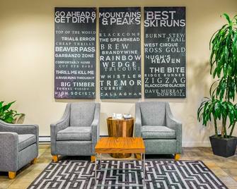 Lovely 5th-floor studio with walk to lifts location, mountain view, & fireplace - Whistler - Lounge