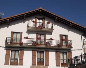 Gartzinea, amplia y preciosa vivienda rural - Ezcurra - Edificio