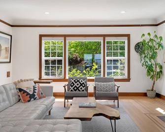 Perch - Ballard Vintage - Seattle - Living room