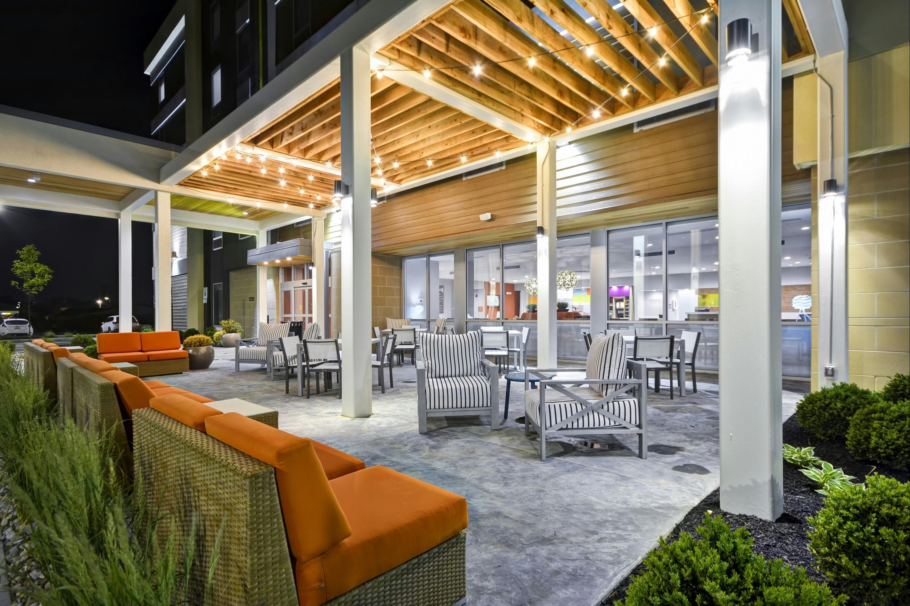 Home2 Suites by Hilton Blue Ash Cincinnati - Blue Ash - Binnenhof