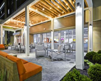 Home2 Suites by Hilton Blue Ash Cincinnati - Blue Ash - Binnenhof