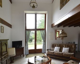 La Chouette: pretty gite with pool and extensive gardens - Sauzé-Vaussais - Salon