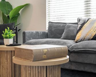 كينج 3 بد روم تاون هاوس مينس سو كاري إن سي ستايت - راليغ - غرفة معيشة