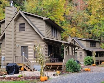 Cozy Log Cabin Getaway Waynesville, Smokey Mountains, Blue ridge Parkway - Canton - Building