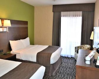 Deluxe room with 2 Queen Bed - Fernie - Schlafzimmer