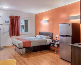 Motel 6 Camrose, Ab - Камрось - Спальня