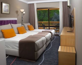 سوهان سيبورت هوتل - كوساداسي - غرفة نوم