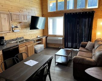 Atv Trailcamp: Sip's Shack-- Just Seconds From The Hmt Pocahontas Trailhead! - Bramwell - Soggiorno