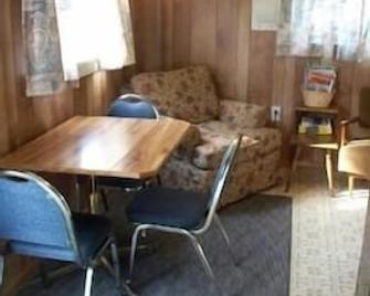 Valley View Motel - Port Townsend - Living room