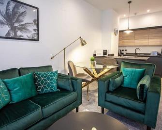 Fabulous 1 Bedroom Apartment in Bolton - Bolton - Pokój dzienny