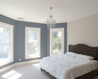 Victorian Center Jeffersonville - Jeffersonville - Bedroom