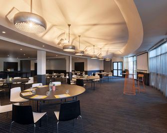 أتورا ألبوري - البوري - مطعم