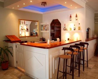 Albatros Hotel - Karterados - Baari