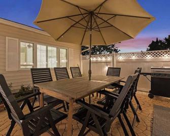 Majestic Lux Home with Heated Pool and Spa! - San Diego - Patio
