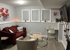 Exquisite Cozy Suite/full amenities in Kensington - Saskatoon - Wohnzimmer