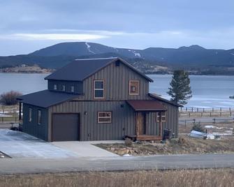 Lake House at Georgetown - just steps from the marina & easy winter access - Anaconda - Edificio