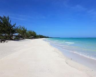 Cottage - Beautiful 1 bedroom house rental tucked away on a private beach - Kemps Bay - Playa