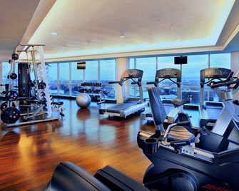 Aston Makassar Hotel & Convention Center - Makassar - Gym