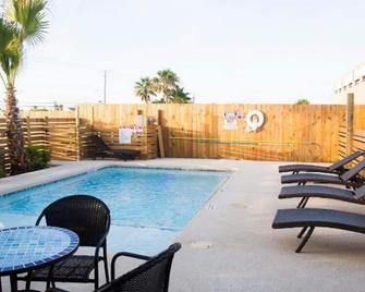 Camp Coyoacan - Port Aransas - Pool