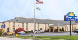Days Inn & Suites by Wyndham Bloomington/Normal IL - Bloomington