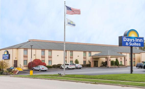 Days Inn Suites By Wyndham Bloomington Normal Il 41 6 1
