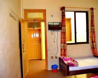 Yasin Holiday Hotel - Gilgit - Bedroom