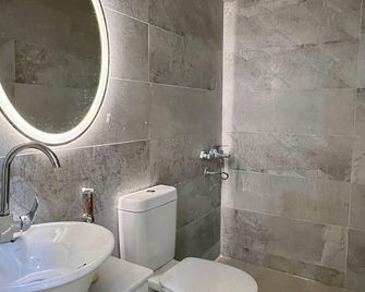 Pyramids Gardens Hotel - 6th of October City - Baño