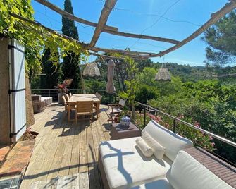 Country house for nature lovers 15 minutes from the beach - La Garde-Freinet - Balkon