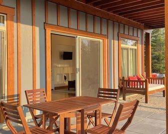Stunning spacious suite with amazing views! - Halfmoon Bay - Patio