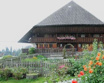 Comfortable 3 bedroom apartment with rural charm in Emmental farmhouse - Trubschachen - Будівля
