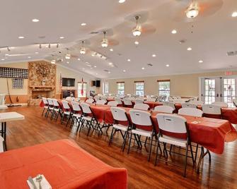 Low Cost Vacation/Holiday Home Near Golf Courses, Disney Orlando and Tampa - Auburndale - Restaurant