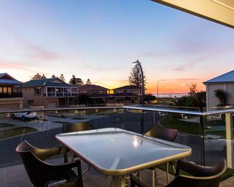 Reflections By Rockingham Apartments - Rockingham - Balcony