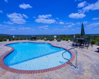Vista - Sleeps 6-10 4 Bedroom Villa by RedAwning - Hollister - Pool