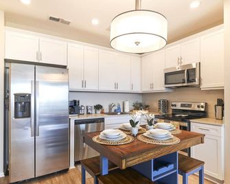 Luxury 2bd 2ba, Brand New/Pets/Close To Everything/Boho+cozy Vibes - سان دييغو - مطبخ