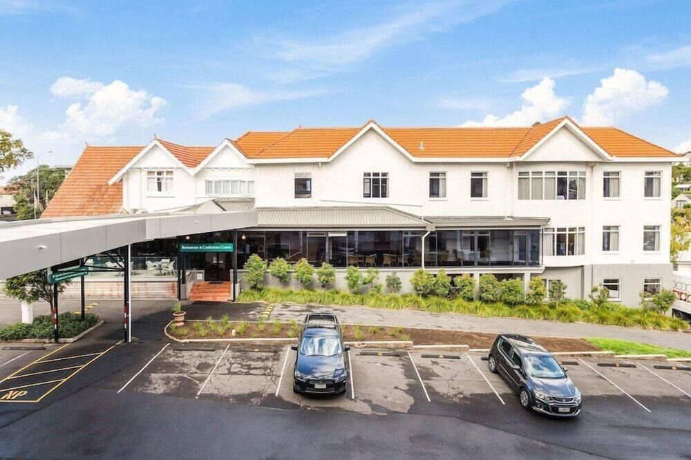 ذا بارنيل هوتل آند كونفيرانس سنتر