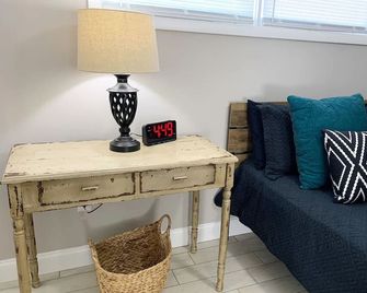 Capital City Condo #3 - Frankfort - Living room