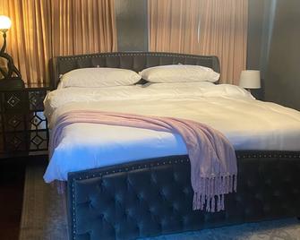 Charming Vintage 2-bedroom flat in wonderful downtown Warren with Wi-Fi, AC, - Warren - Ložnice