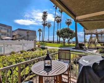 Beach/Ocean View Vacation Rental. Steps To The Beach. Relax And Be Pampered. - Port Hueneme - Balcony