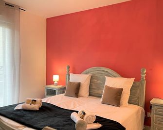 Très bel appartement -résidence avec piscine sur le toit et vue panoramique - Saint-Raphaël - Soveværelse