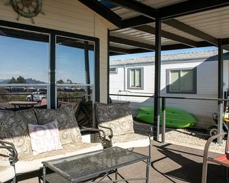 Paradise Pointe on the Island boat dock w/view! - Lake Havasu City - Parveke