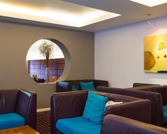Holiday Inn Express Bedford By IHG - Bedford - Lounge