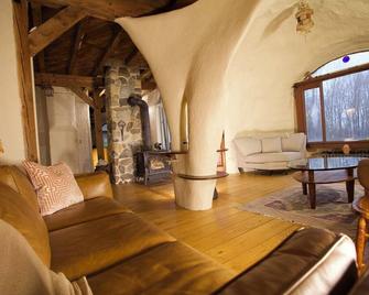 Mountain Sanctuary Dome Rustic Solitude 5br - Pownal - Sala de estar