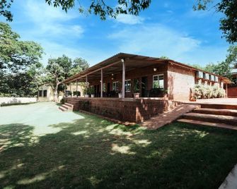 Dwarka Lawns Cottages - Mahabaleshwar - Building