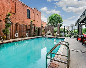 Hampton Inn & Suites Mobile-Downtown Historic District - Mobile - Piscina