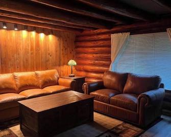Restored log cabin in Ashford near Mt.Rainier - Ashford - Wohnzimmer
