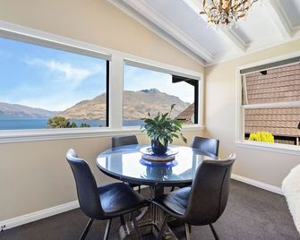 Newly Renovated Luxurious Chalet- 41a Lomond Cress - Queenstown - Balcon