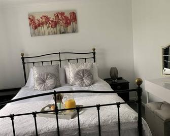 Renovated 2-Bed House in Gorleston-on-Sea - Great Yarmouth - Bedroom