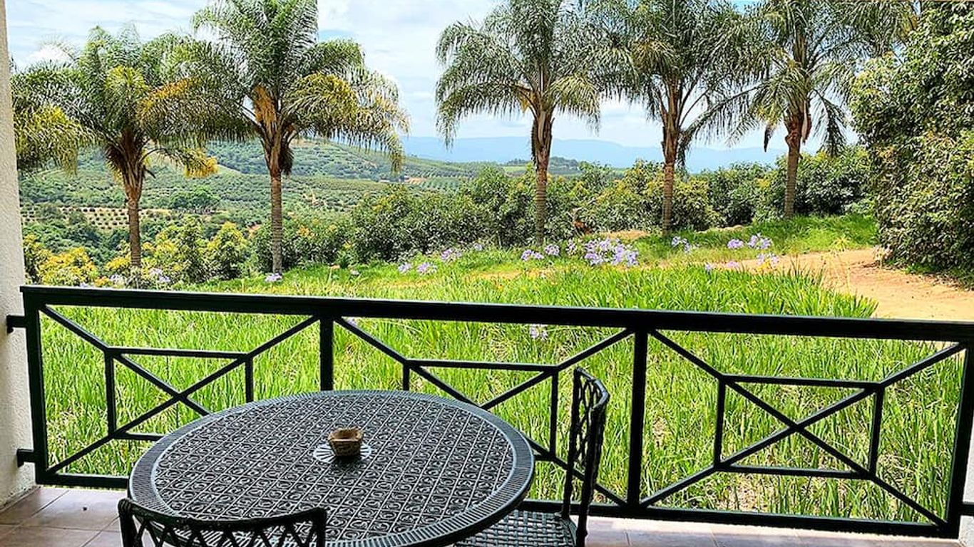 Sherwood's Country House