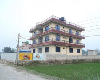Hotel Nepal Inn Sauraha - Chitwan - Building