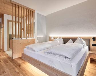 Hotel Fischer - Bressanone/Brixen - Bedroom